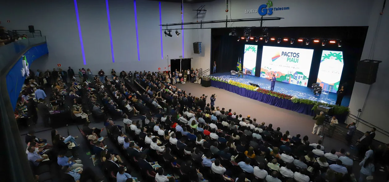 Wellington Dias discursa durante evento Pactos pelo Piauí