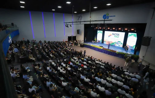 Wellington Dias discursa durante evento Pactos pelo Piauí