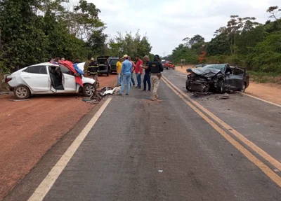 Acidente entre veículos deixa dois mortos e três feridos na BR222