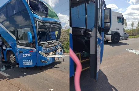 Acidente envolvendo carreta, ônibus e microônibus na BR 316