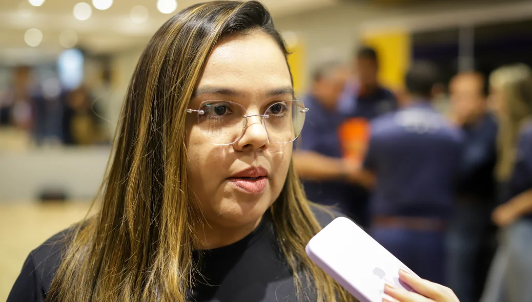 Annie Karine, Educadora física