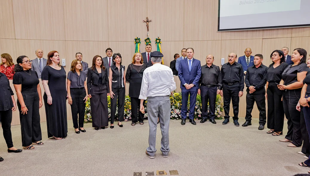 Apresentação realizada durante evento solene