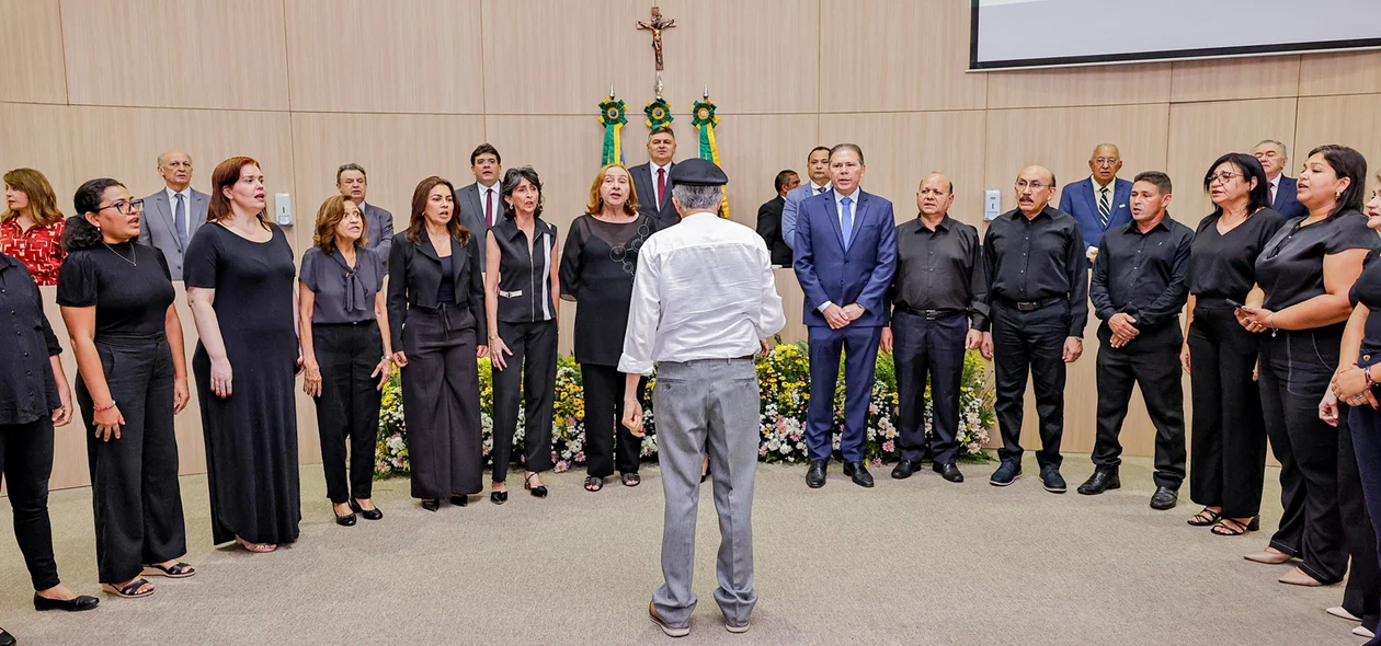 Apresentação realizada durante evento solene