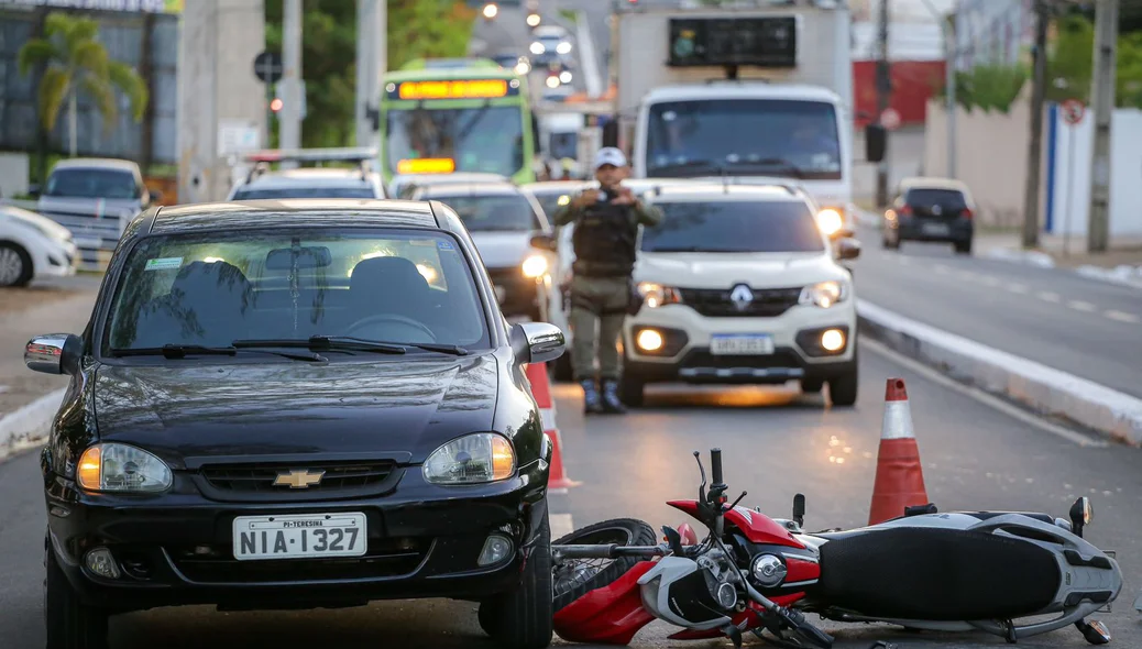 Avenida dos Expedicionários ficou congestionada após acidente