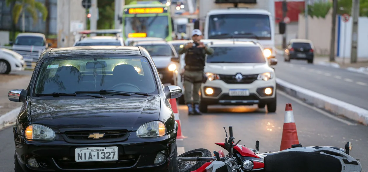 Avenida dos Expedicionários ficou congestionada após acidente