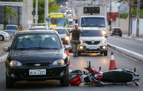 Avenida dos Expedicionários ficou congestionada após acidente