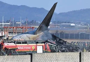 Avião Boeing 737-800 da companhia Jeju Air sofreu um grave acidente no Aeroporto Internacional de Muan