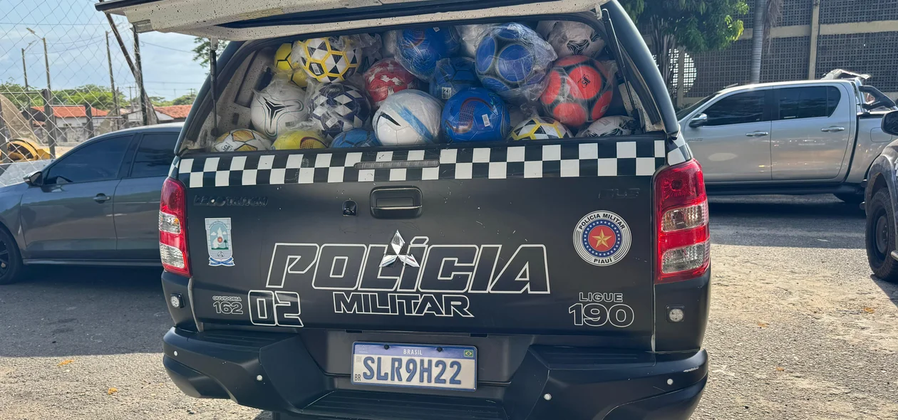 Bolas distribuídas para as crianças