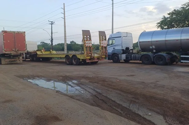 Caminhoneiro é autuado por dirigir 48h sem descanso