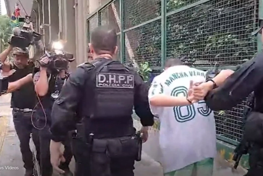 Condução de torcedor do Palmeiras durante operação em São Paulo