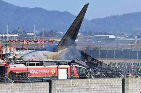 De acordo com a imprensa local, a aeronave transportava 181 pessoas