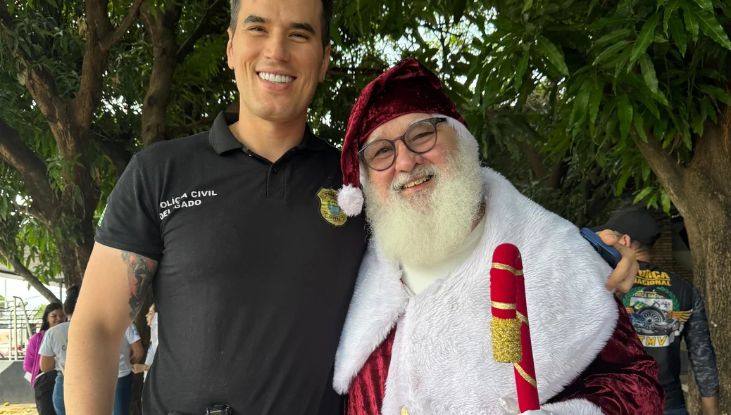 Delegado Matheus Zanatta com o Papai Noel