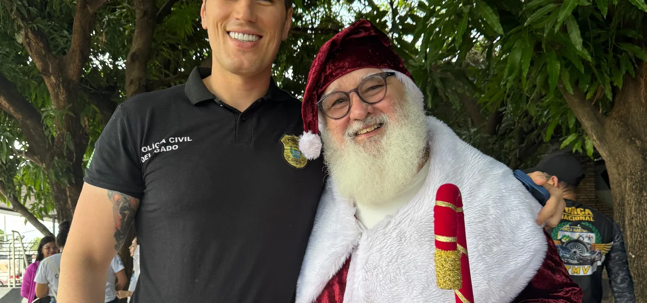 Delegado Matheus Zanatta com o Papai Noel