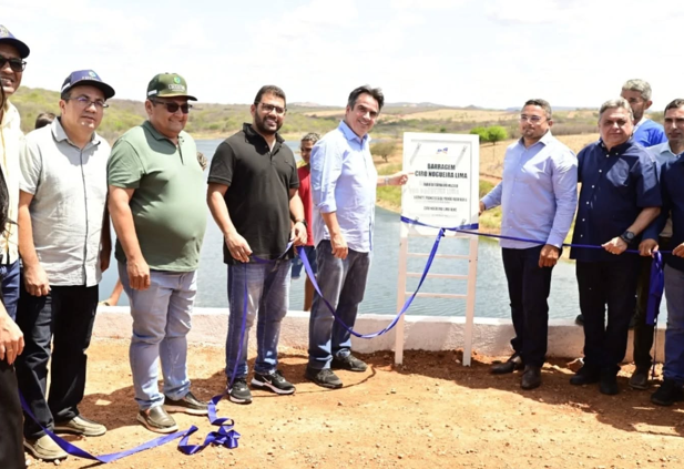 Dr. Thales Coelho ao lado de Ciro Nogueira em entrega de barragem no município de Betânia do Piauí