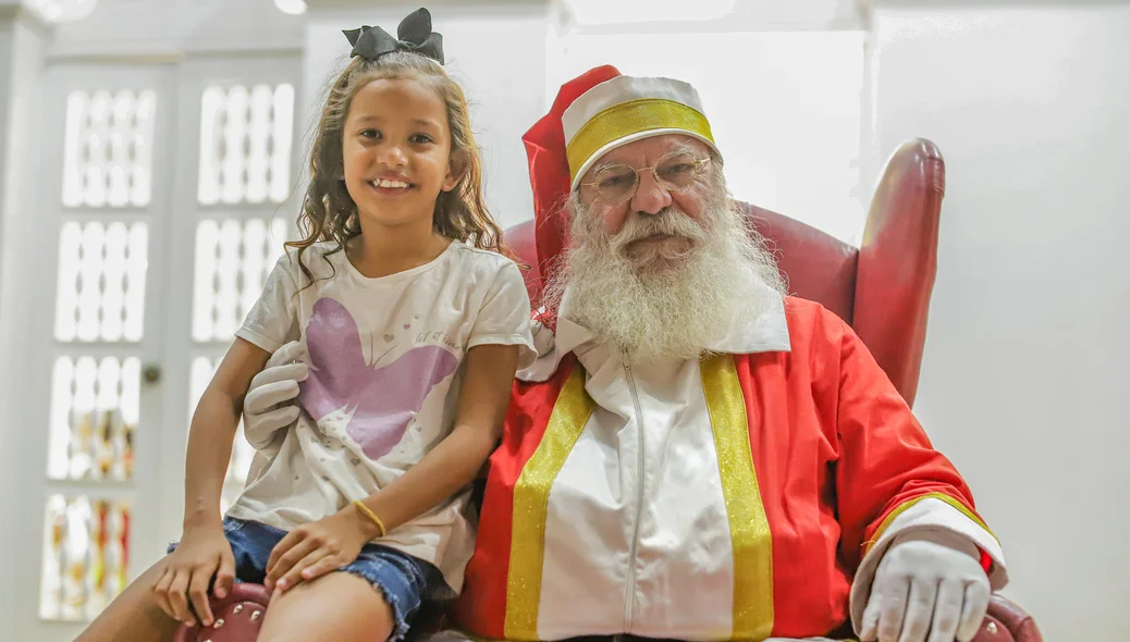 Durante a instalação da decoração a população poderá visitar o Papai Noel