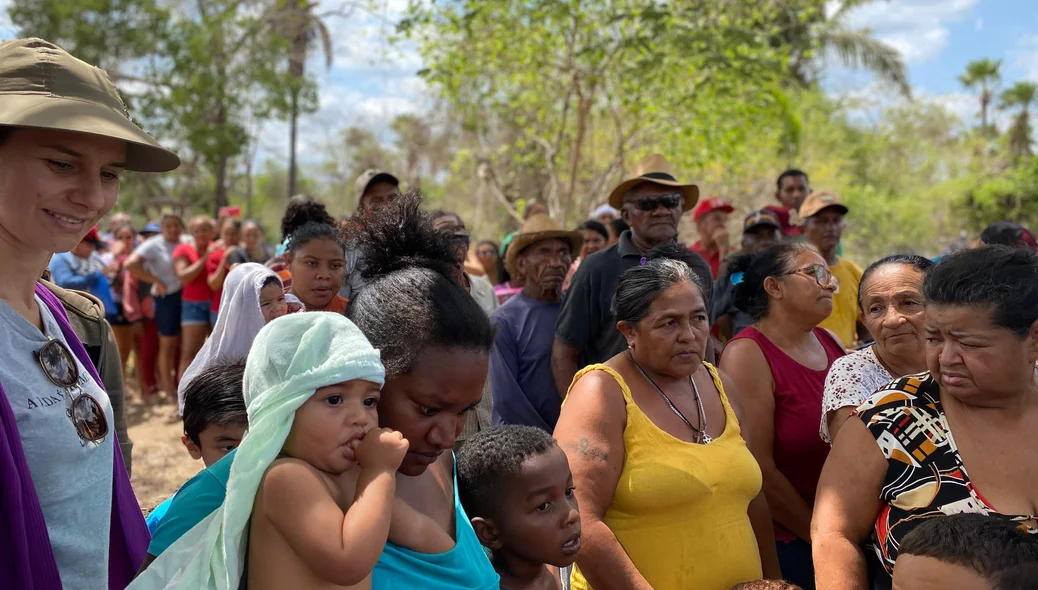 Entrega de brinquedos e cestas básicas em Esperantina