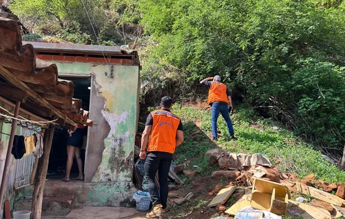 Equipes da Defesa Civil do Estado do Piauí durante trabalho de vistoria de danos no município de Picos