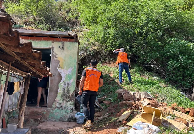 Equipes da Defesa Civil do Estado do Piauí durante trabalho de vistoria de danos no município de Picos