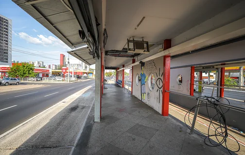 Estação abandonada na avenida João XXIII