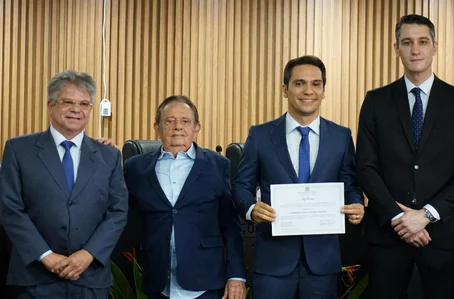 Gilberto Jr. e Pedro Moreira são diplomados prefeito e vice-prefeito de Uruçuí