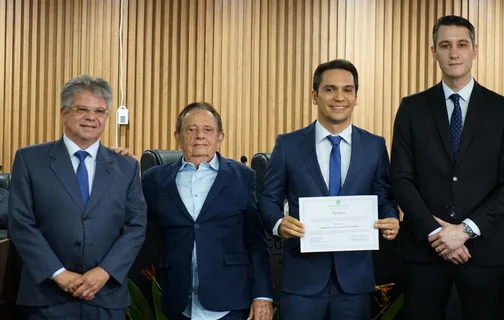 Gilberto Jr. e Pedro Moreira são diplomados prefeito e vice-prefeito de Uruçuí