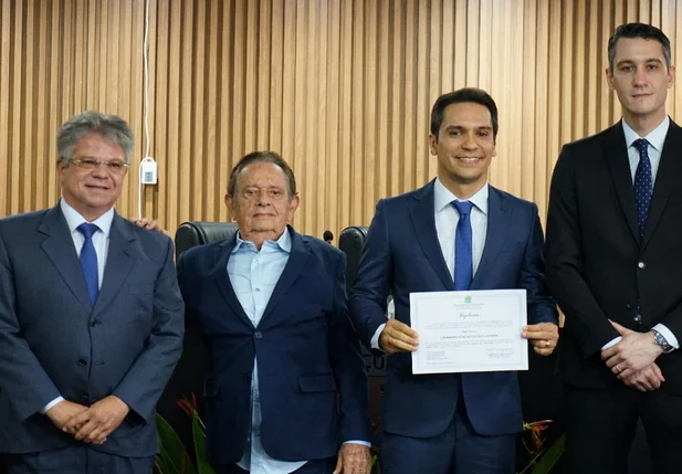 Gilberto Jr. e Pedro Moreira são diplomados prefeito e vice-prefeito de Uruçuí