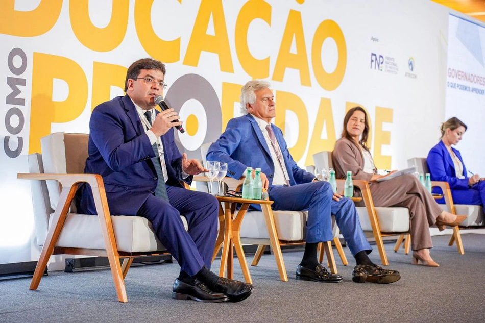 Governador Rafael Fonteles ao lado dos governadores Ronaldo Caiado e Raquel Lyra