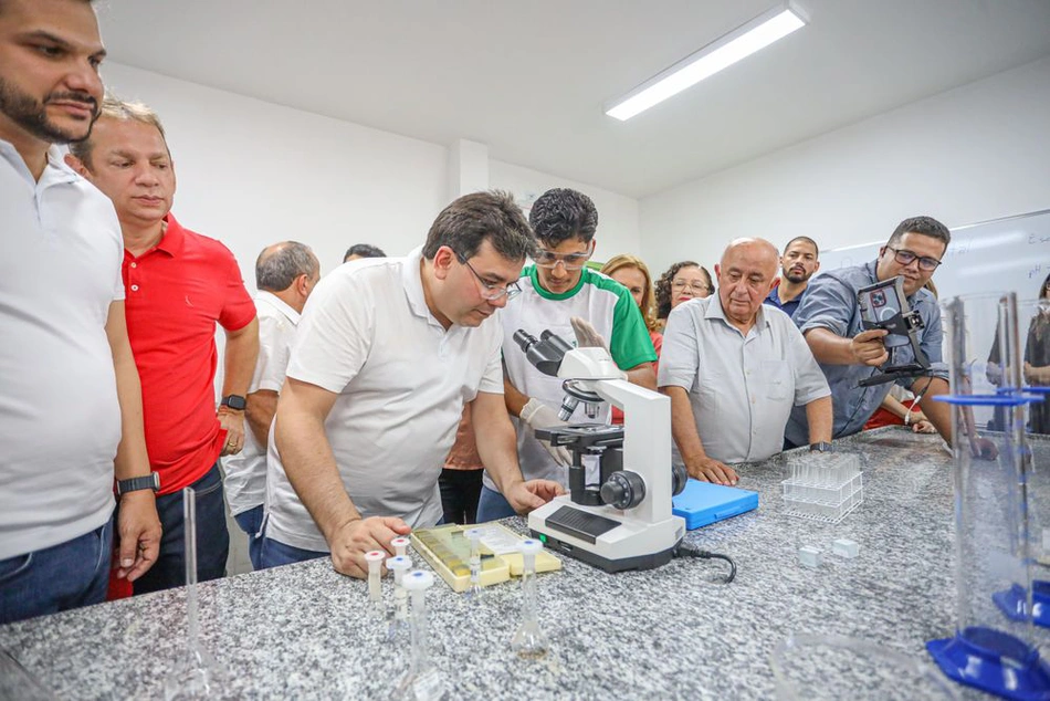 Governador Rafael Fonteles inaugura reforma de escola e entrega registros de imóveis em São Raimundo Nonato