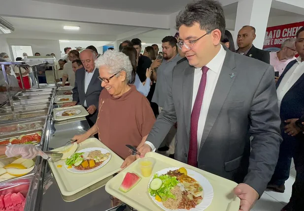 Governador Rafael Fonteles inaugura Restaurante Popular do Dirceu