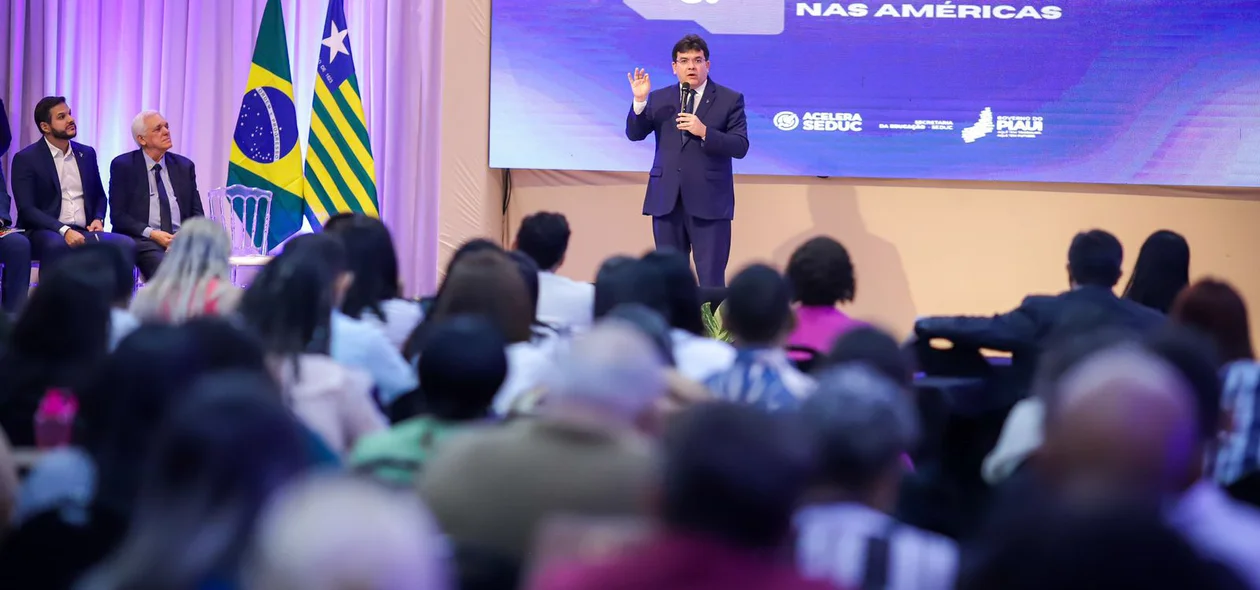 Governador Rafael Fonteles na abertura do evento da Seduc