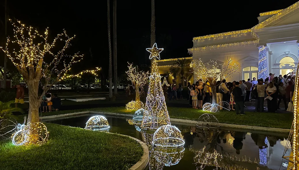 Iluminação no Palácio de Karnak