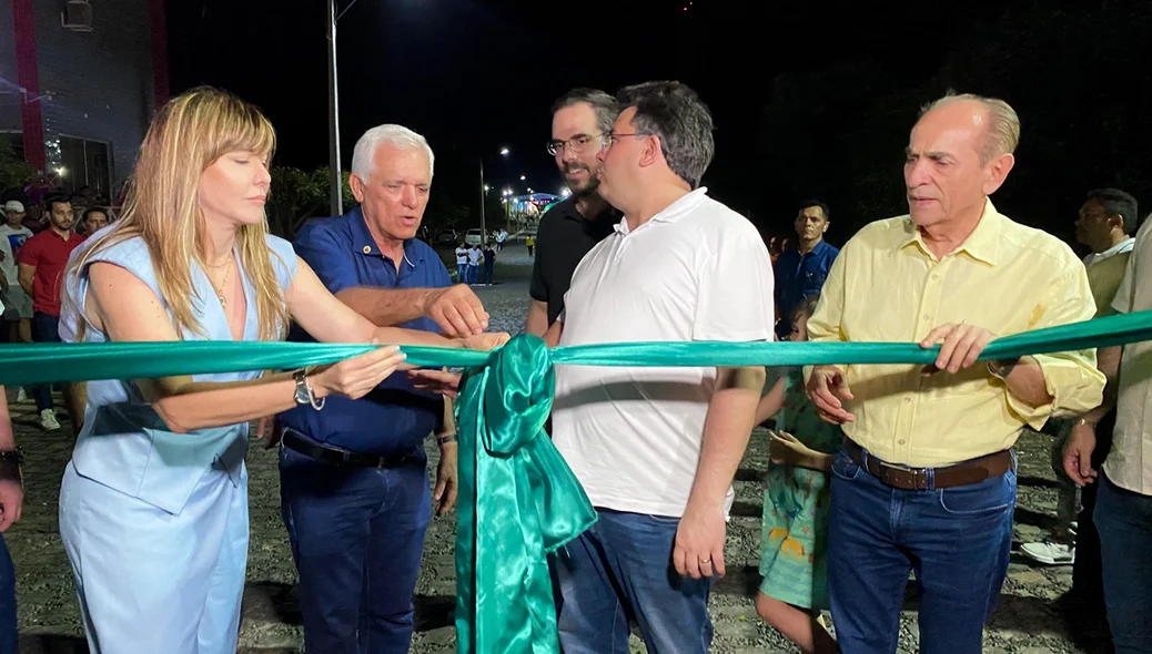 Ivanária Sampaio inaugura Centro Esportivo e entrega Ginásio em Esperantina