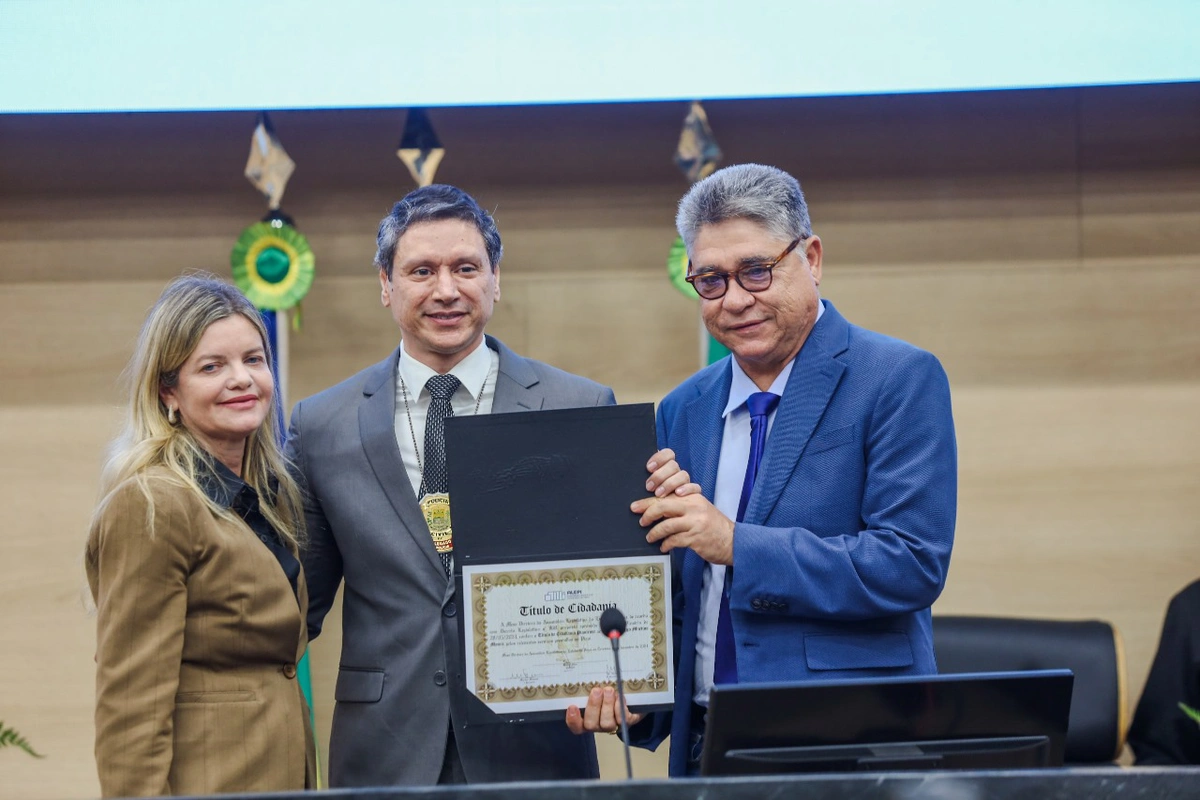 João Mádison ao lado do delegado Higgo Martins