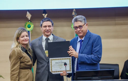 João Mádison ao lado do delegado Higgo Martins