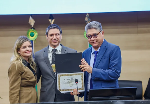 João Mádison ao lado do delegado Higgo Martins