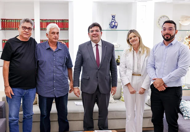 João Mádison ao lado do governador Rafael Fonteles, Gracinha Mão Santa e o prefeito eleito, Novo Francisco