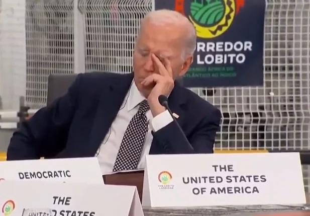 Joe Biden, foi flagrado cochilando em dois momentos