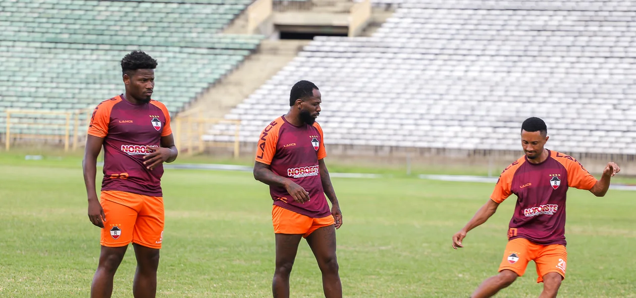 Jogadores durante o treino