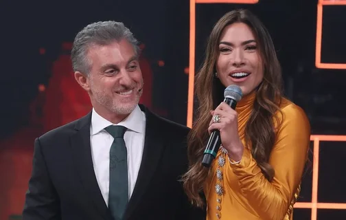 Luciano Huck e Patrícia Abravanel em homenagem a Sílvio Santos