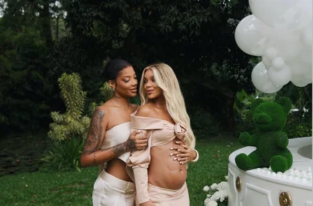 Ludmilla e Bruna durante o chá revelação