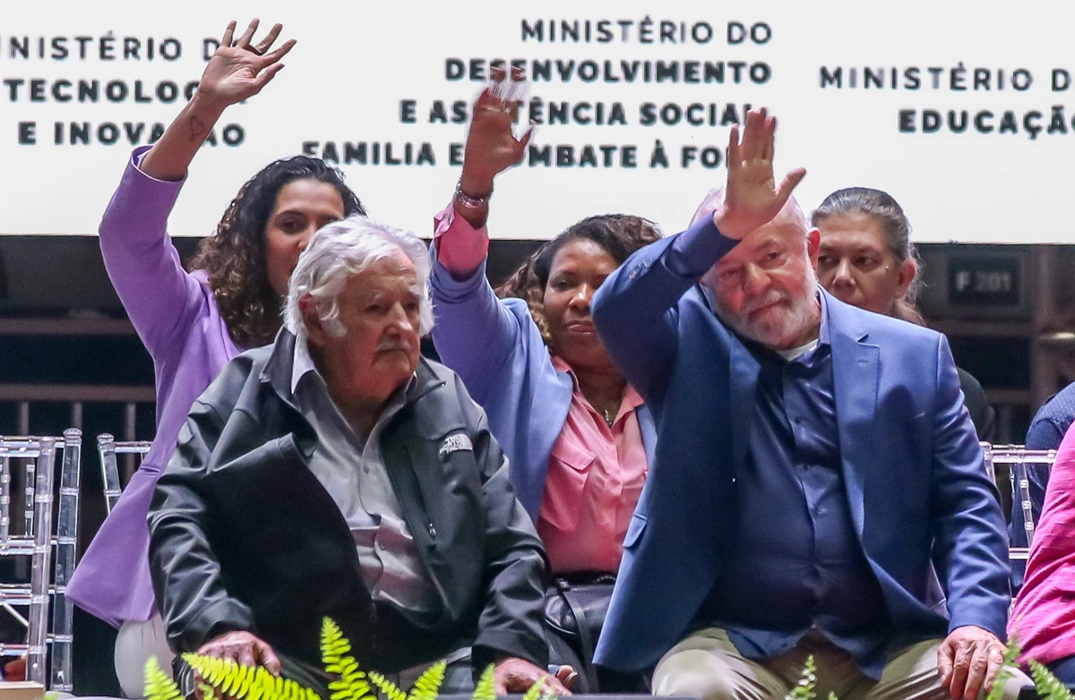 Luiz Inácio Lula da Silva ao lado de Pepe Mujica