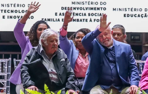 Luiz Inácio Lula da Silva ao lado de Pepe Mujica