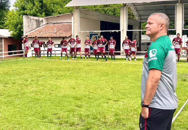 Marcinho Guerreiro, comissão técnica, preparadores físicos e jogadores do Fluminense-PI