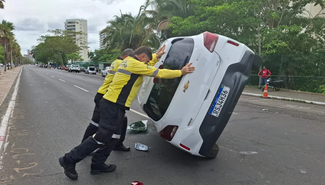 O acidente aconteceu em frente ao Shopping Rio Poty