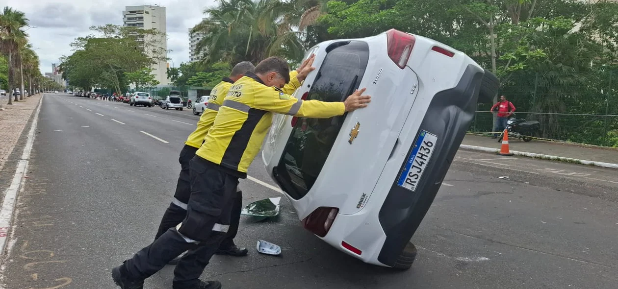 O acidente aconteceu em frente ao Shopping Rio Poty