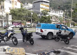 O corpo foi encontrado concretado no chão