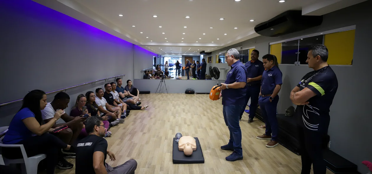 O treinamento e as instruções aconteceram na academia Demóstenes Ribeiro