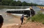 Ônibus caiu no Rio Moju