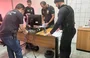 Policiais cumpriram mandados de busca e apreensão na residência e local de trabalho da servidora.