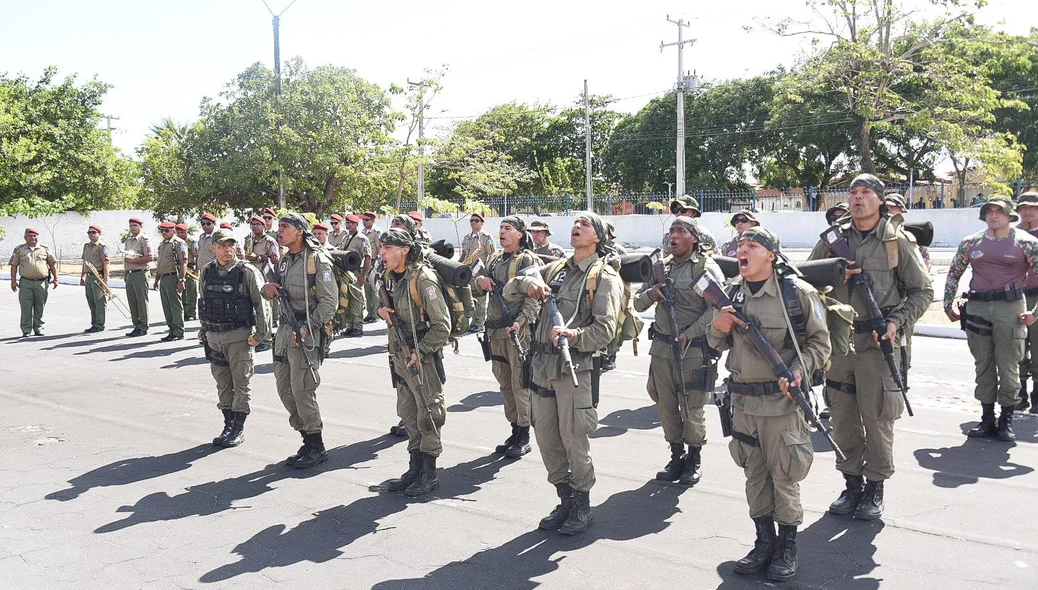 Policiais formados no II Cosal